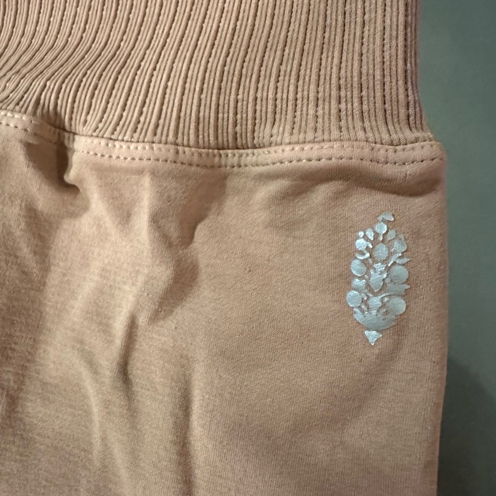 NWOT FP FREE PEOPLE MOVEMENT High-Rise Good Karma Crop Leggings tan - Picture 2 of 3